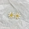 Alloy jewelry accessories, pearl flower earrings, fashionable ear needles Specification image